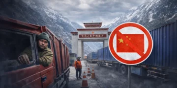 वर्षौंदेखि उस्तै रसुवा नाकाको पीडा: कन्टेनर चालकलाई चीन प्रवेश अनुमति नदिँदा ढुवानी संकट